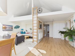 Lounge/Dining- click for photo gallery